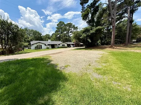 2002 W Lake Drive Gladewater TX 75647