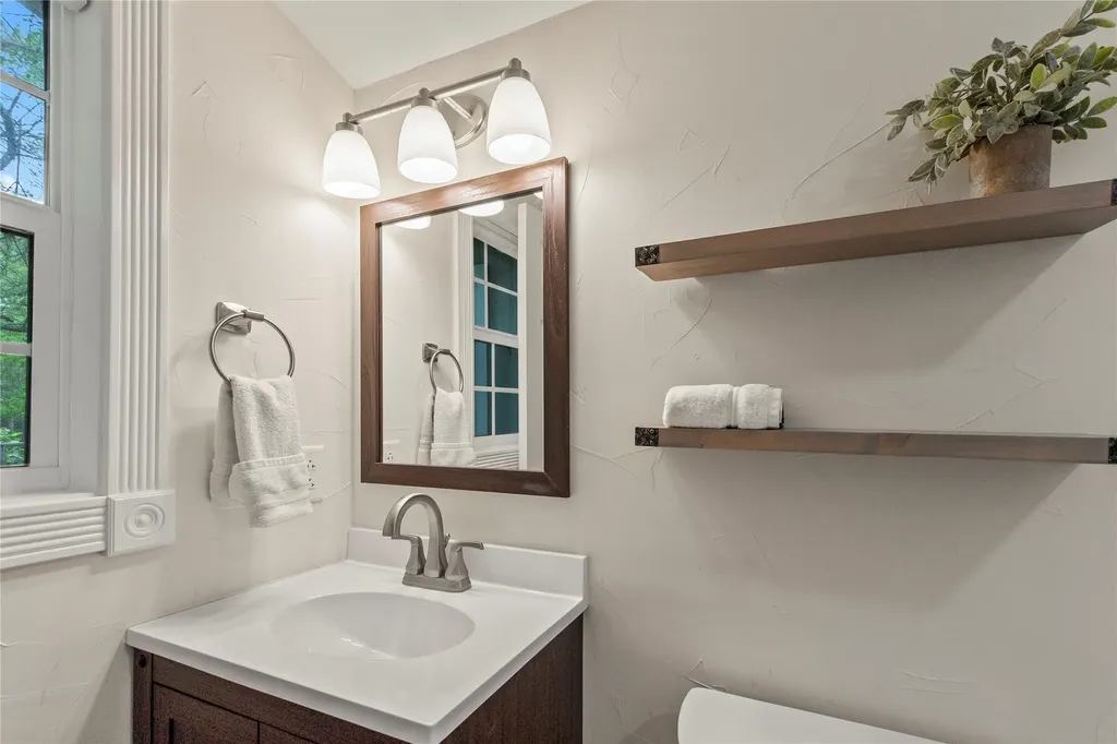 198 Lake Drive Enchanted Oaks TX 75156