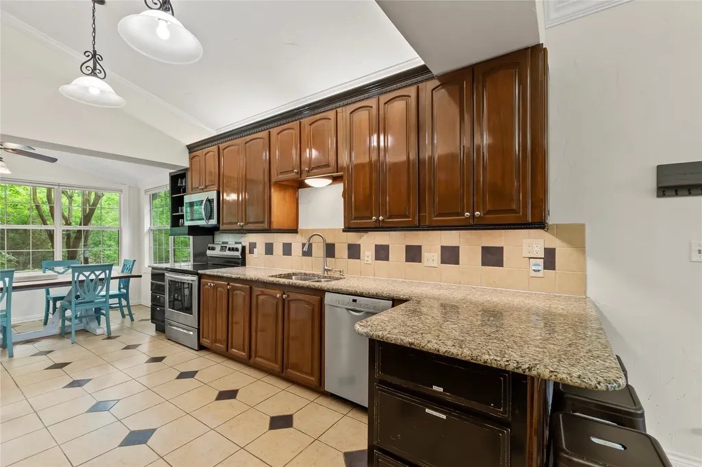 198 Lake Drive Enchanted Oaks TX 75156
