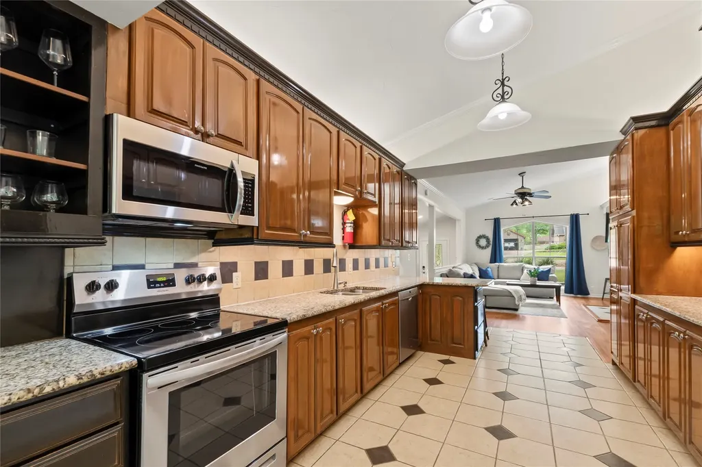 198 Lake Drive Enchanted Oaks TX 75156