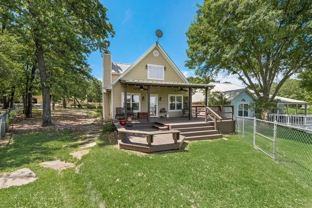 1016 Shoreline Drive West Tawakoni TX 75474