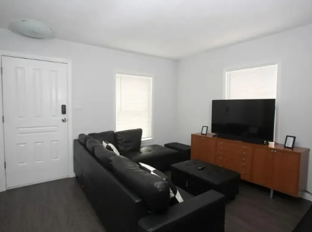 1527 Padgitt Avenue Dallas TX 75203