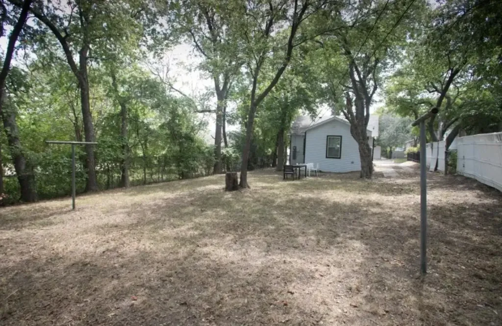 1527 Padgitt Avenue Dallas TX 75203