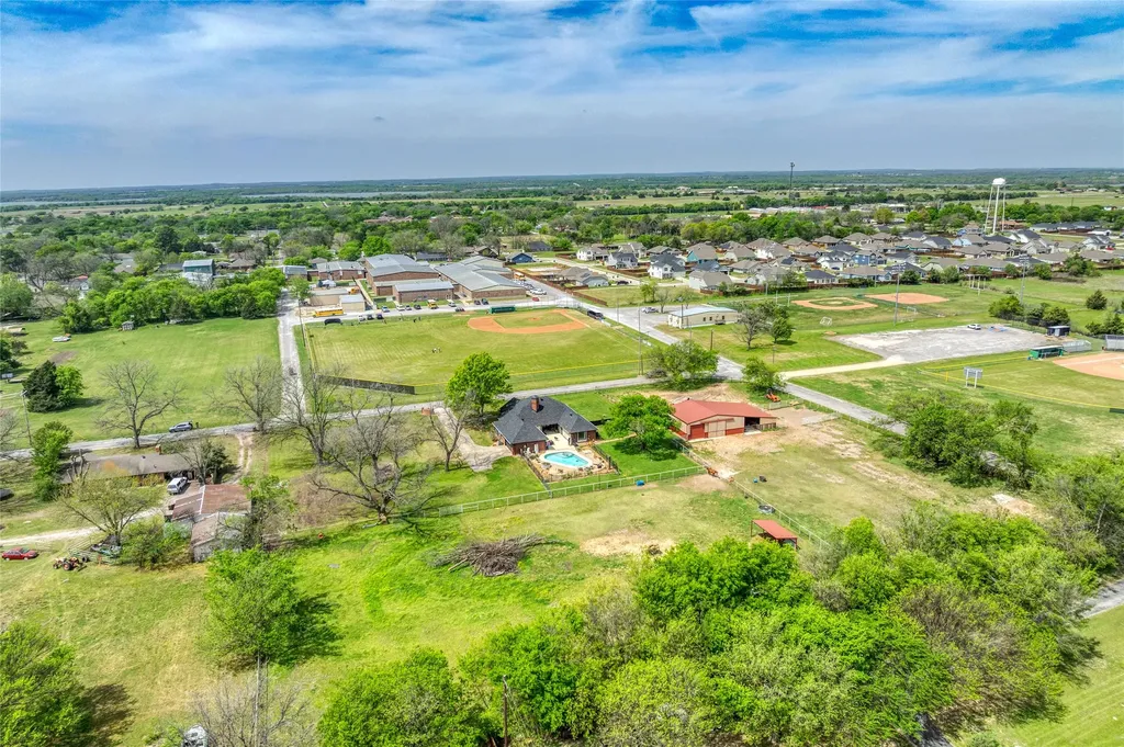 501 N Van Zandt Street Tioga TX 76271