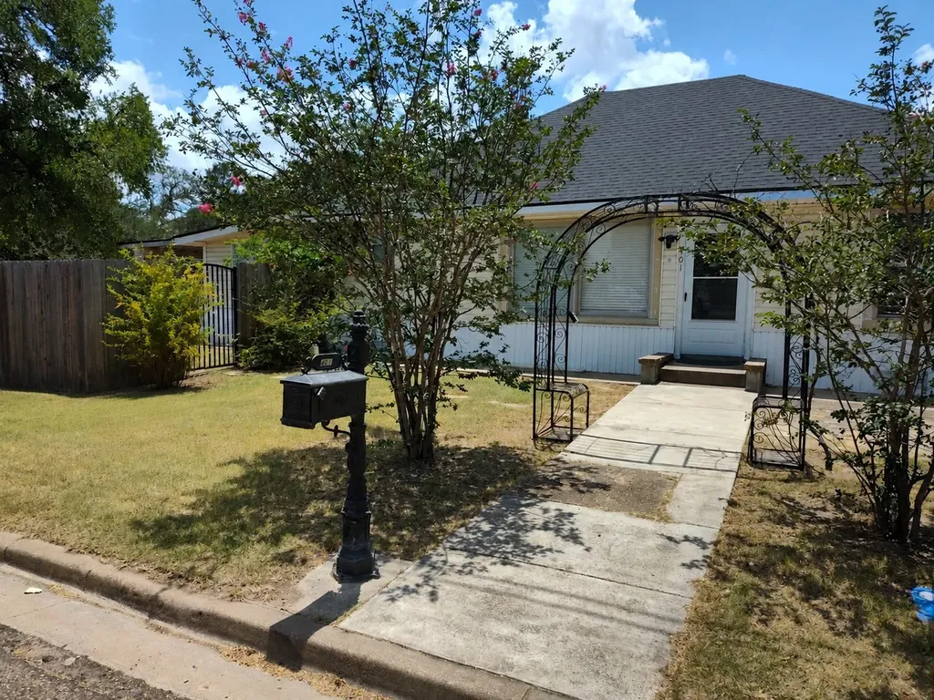 401 Powers Street Lacy Lakeview TX 76705