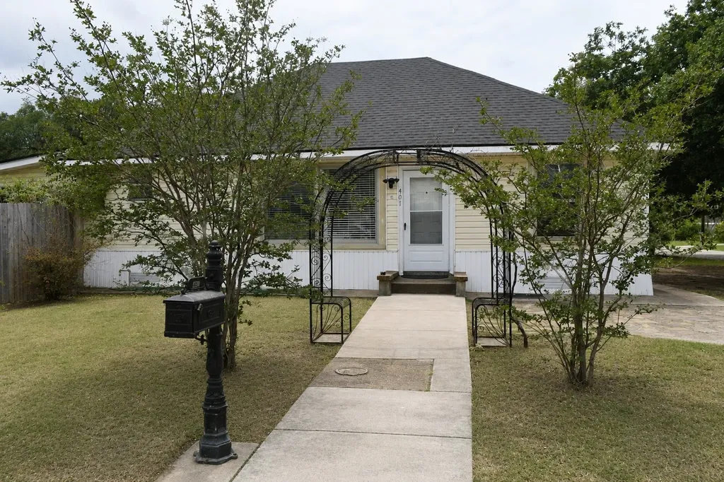 401 Powers Street Lacy Lakeview TX 76705