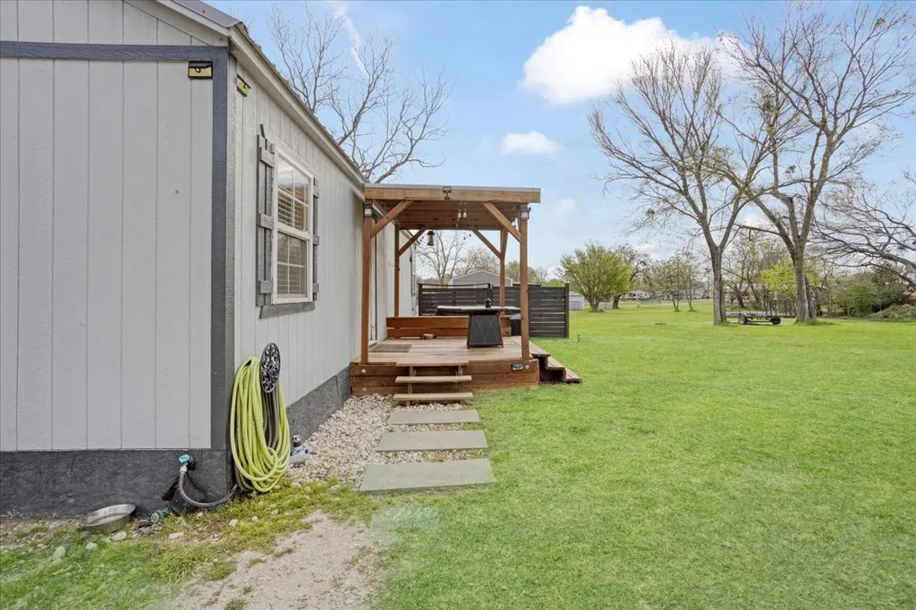 106 Red Bud Street Ravenna TX 75476
