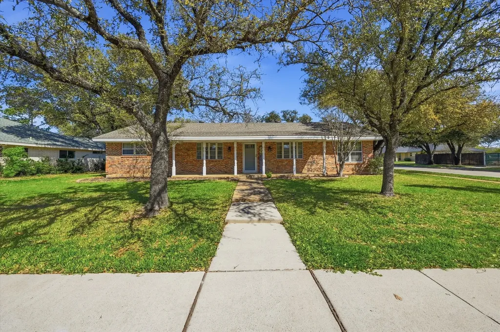 3311 Peachtree Lane Pantego TX 76013