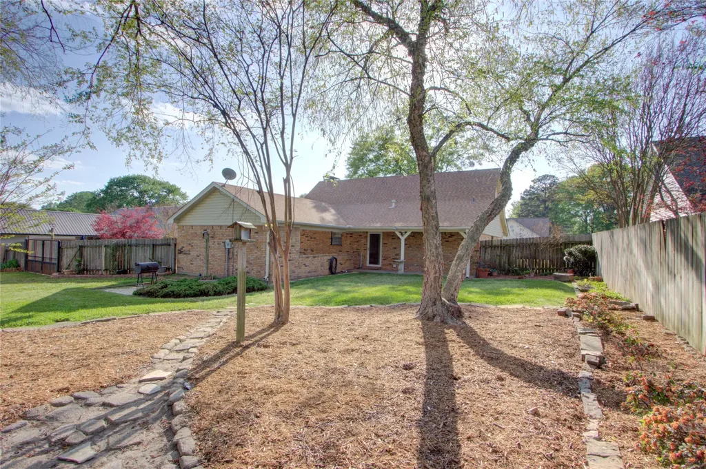 325 Loma Linda Wake Village TX 75501