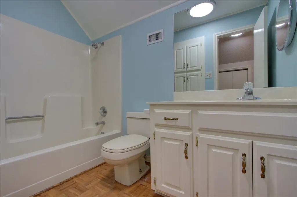 325 Loma Linda Wake Village TX 75501