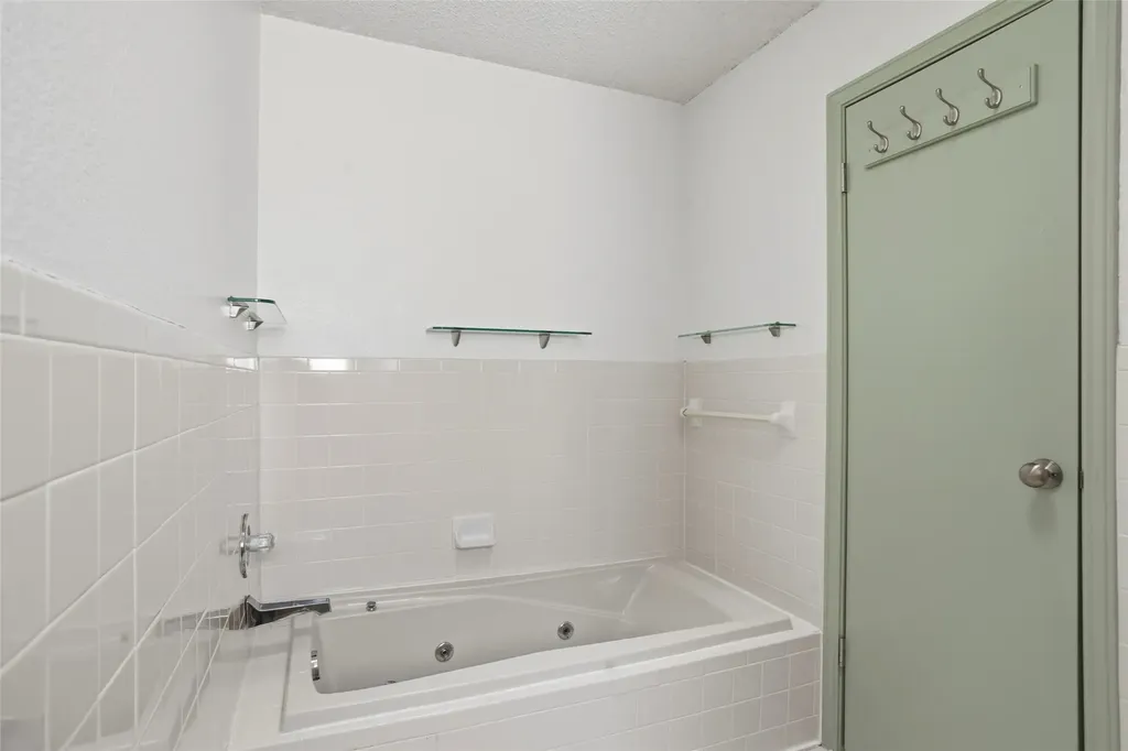 6409 Country Day Trail Benbrook TX 76132