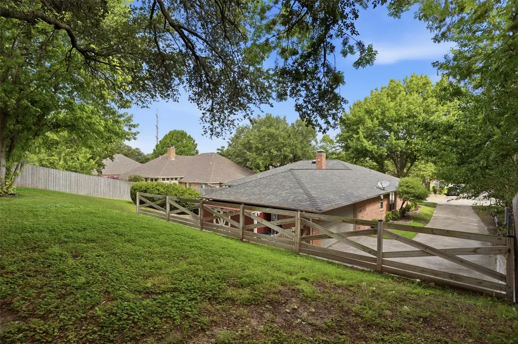 6409 Country Day Trail Benbrook TX 76132