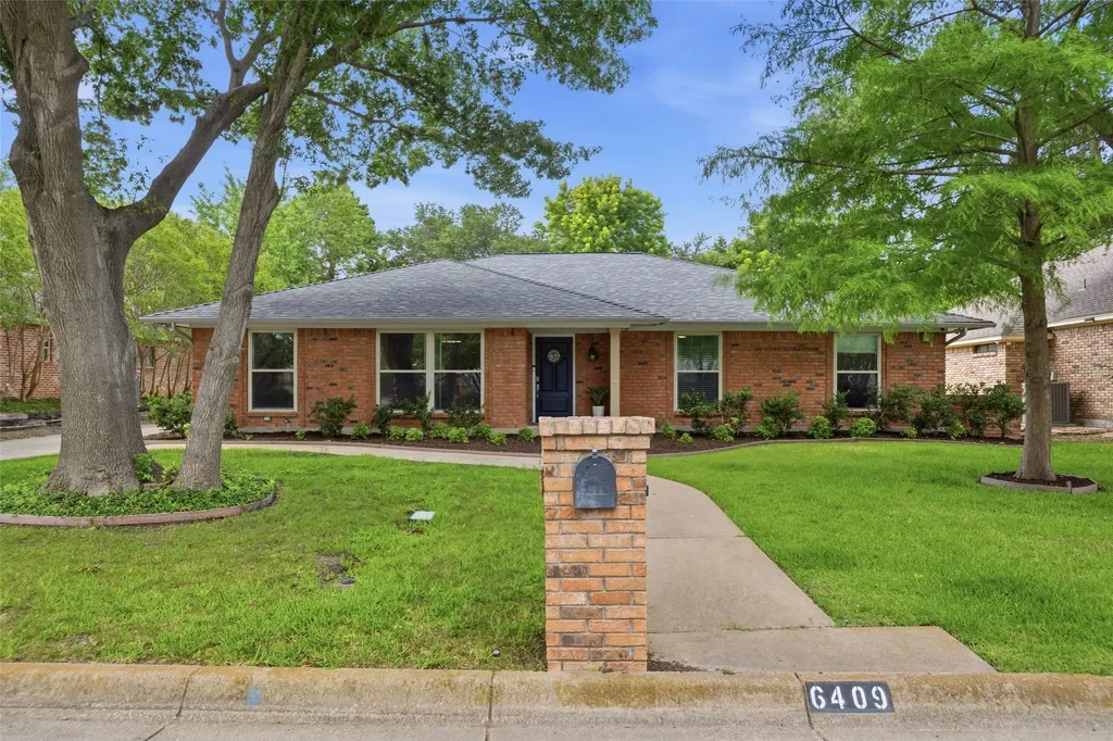 6409 Country Day Trail Benbrook TX 76132