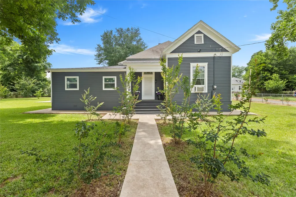 1419 N Sycamore Palestine TX 75801