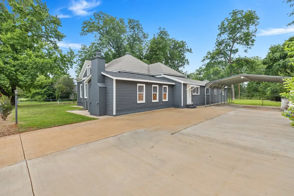 1419 N Sycamore Palestine TX 75801