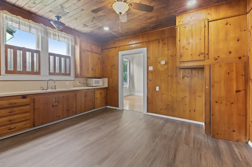 1419 N Sycamore Palestine TX 75801