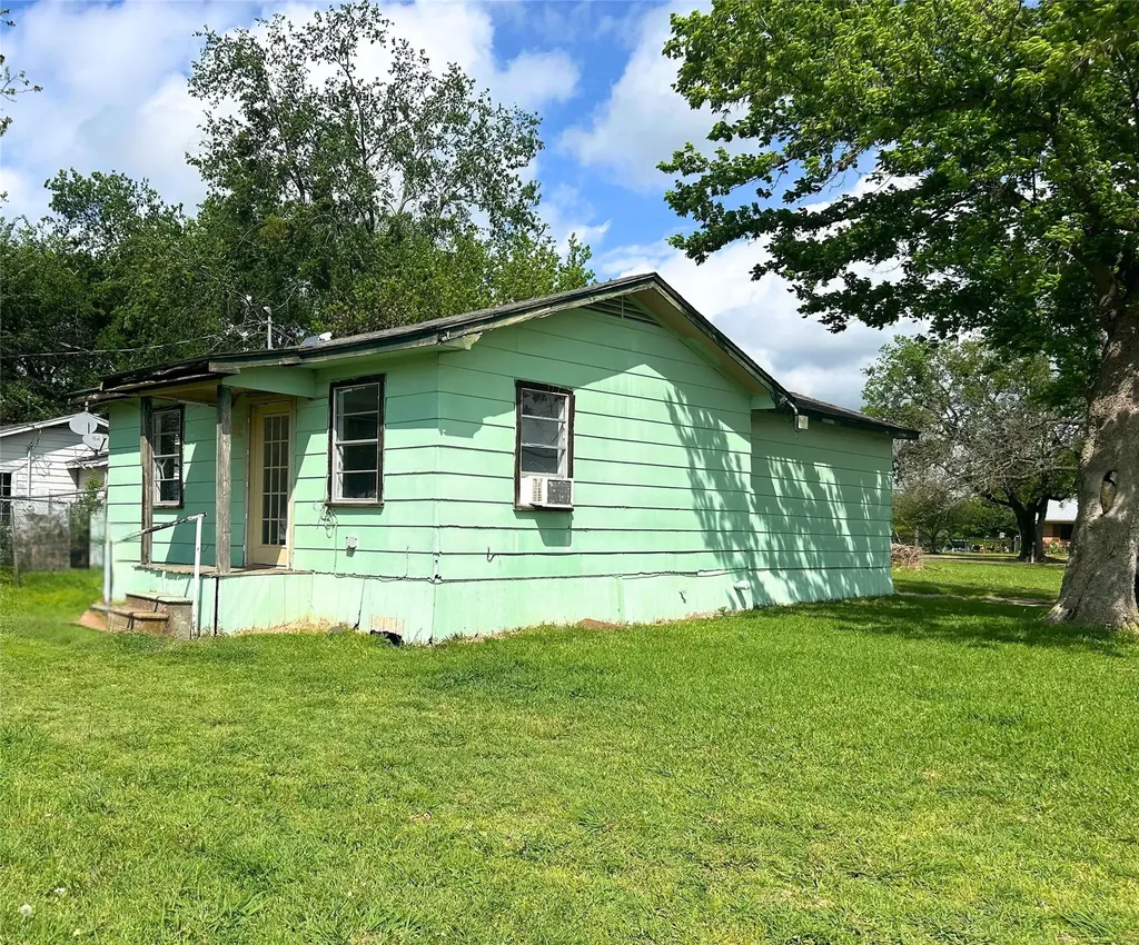 202 N 1st Street Point TX 75472