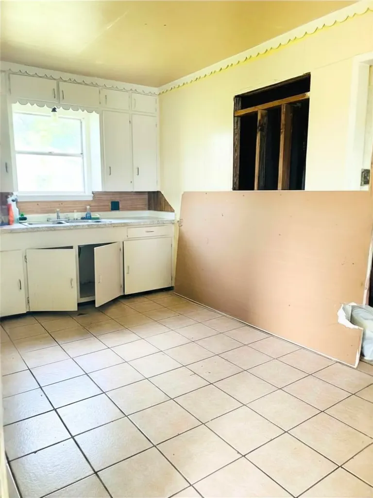 202 N 1st Street Point TX 75472