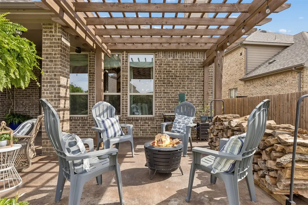 1046 Finsbury Lane Forney TX 75126
