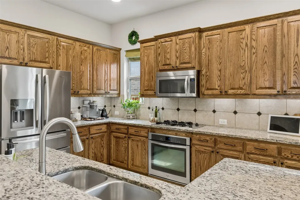 1046 Finsbury Lane Forney TX 75126