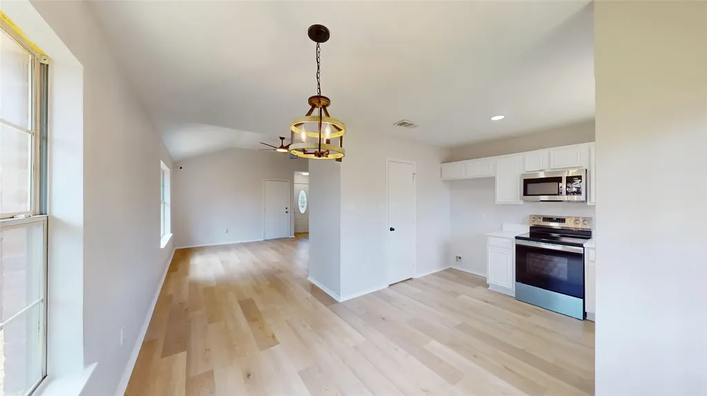 5213 Mimi Court Dallas TX 75211