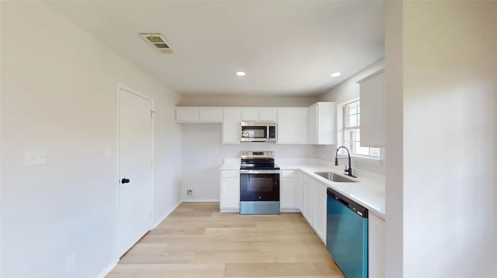 5213 Mimi Court Dallas TX 75211