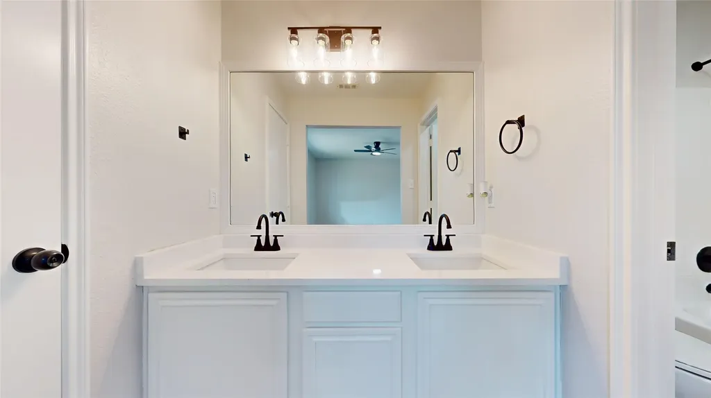5213 Mimi Court Dallas TX 75211