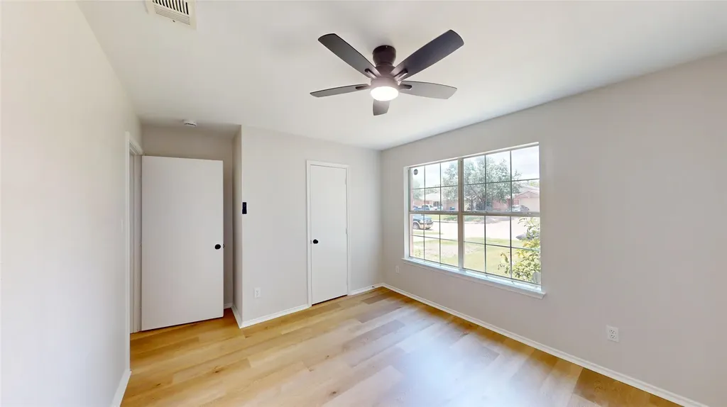 5213 Mimi Court Dallas TX 75211