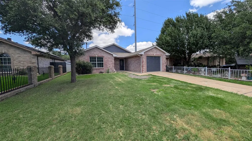 5213 Mimi Court Dallas TX 75211