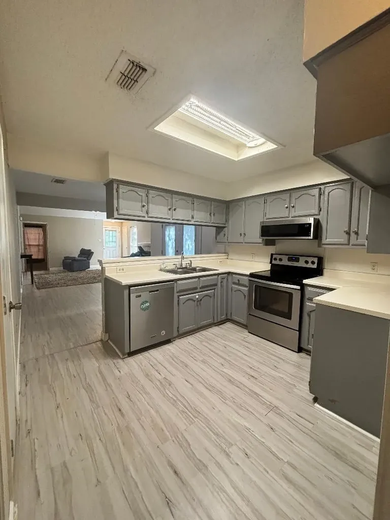 1107 Rimcrest Drive Arlington TX 76017