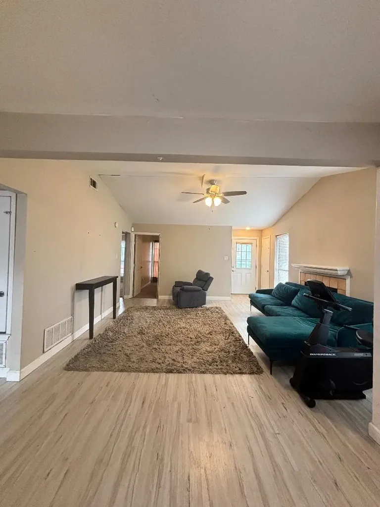 1107 Rimcrest Drive Arlington TX 76017