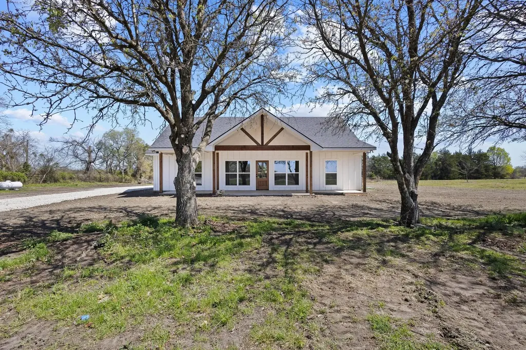 14419 Fm 1396 E Windom TX 75492