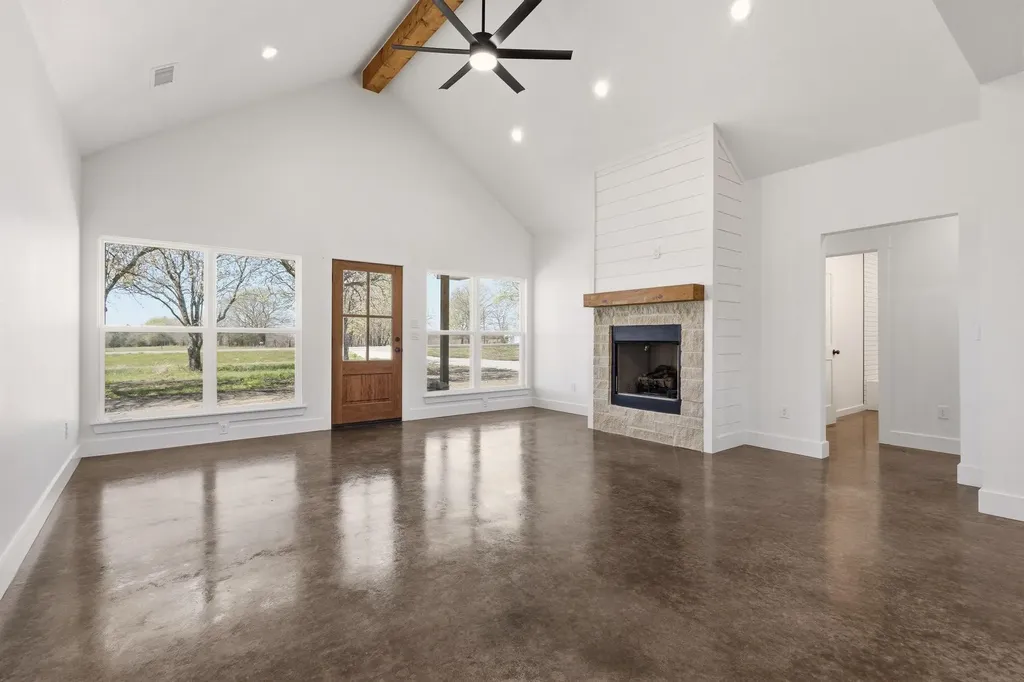 14419 Fm 1396 E Windom TX 75492