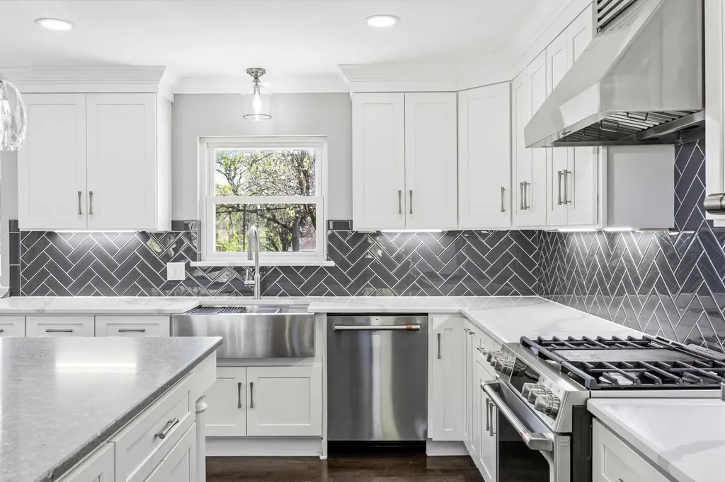 1636 W Red Bird Lane Dallas TX 75232