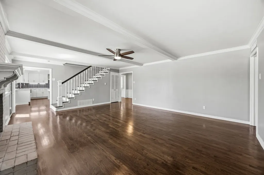 1636 W Red Bird Lane Dallas TX 75232