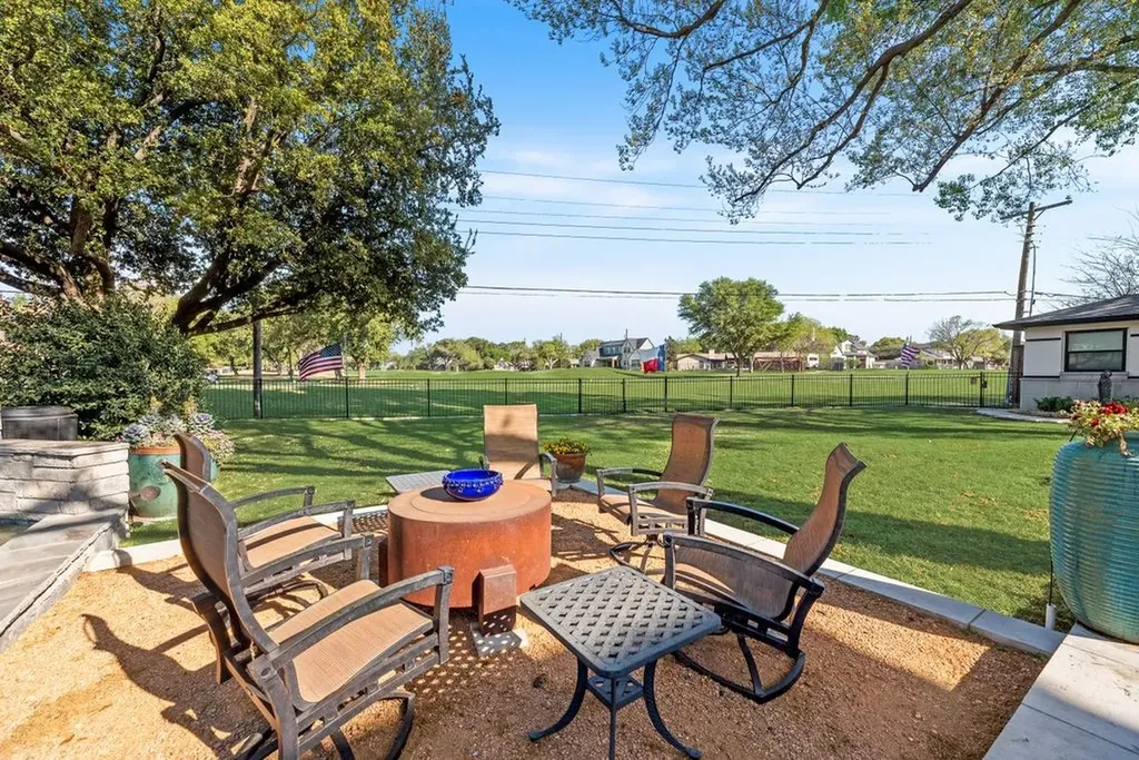 14636 Southern Pines Drive Farmers Branch TX 75234