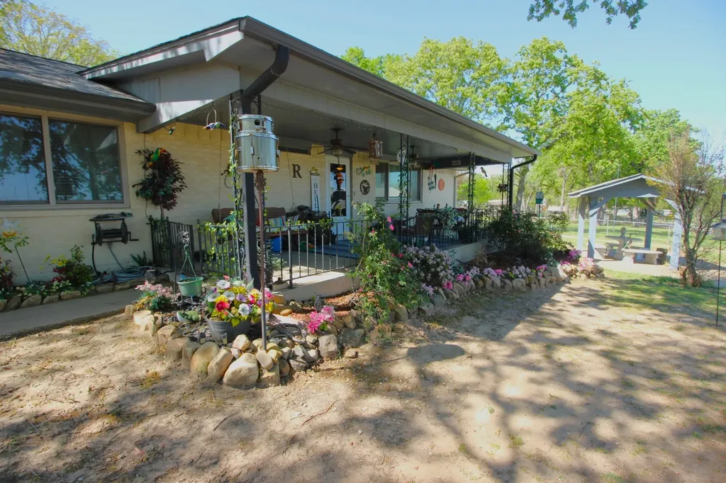 205 Mason Drive Seven Points TX 75143