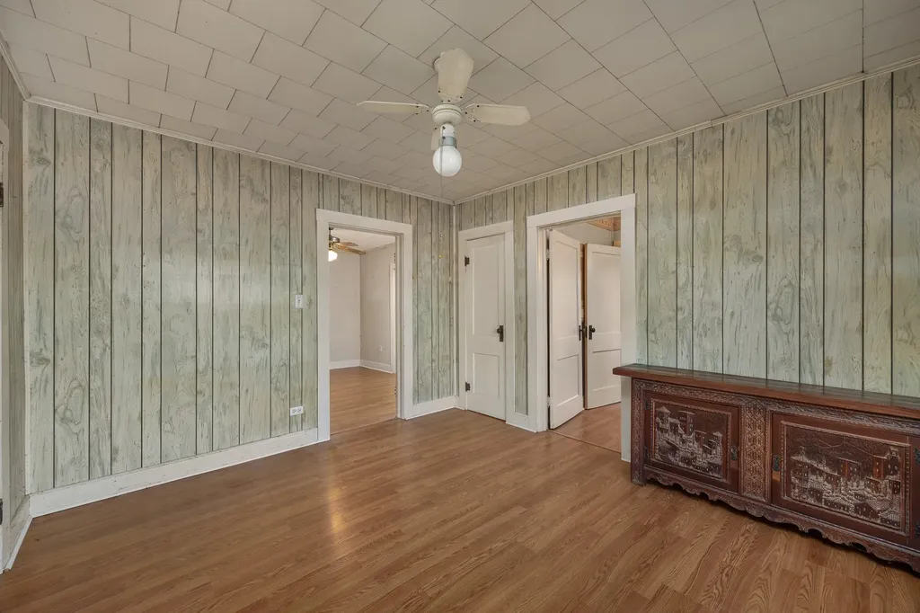 303 Seeley Avenue Mount Calm TX 76673