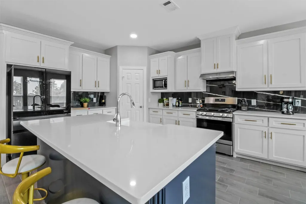 610 Parker Circle Garland TX 75040