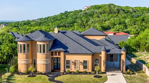 2621 Whispering Oaks Cove Cedar Hill TX 75104
