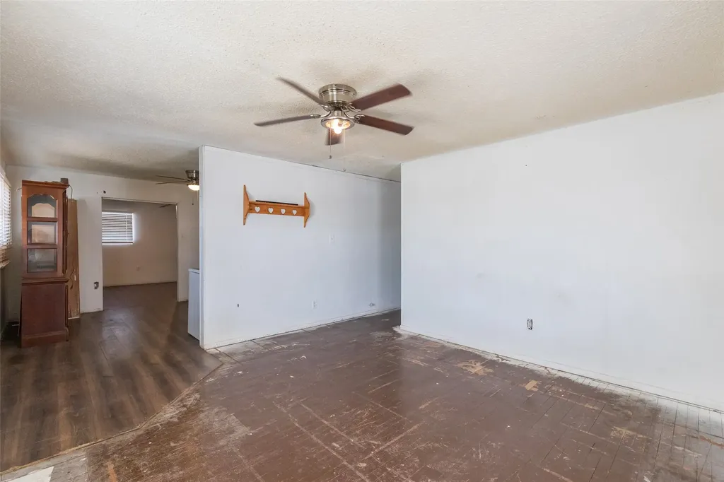 509 Scott Street Tye TX 79563