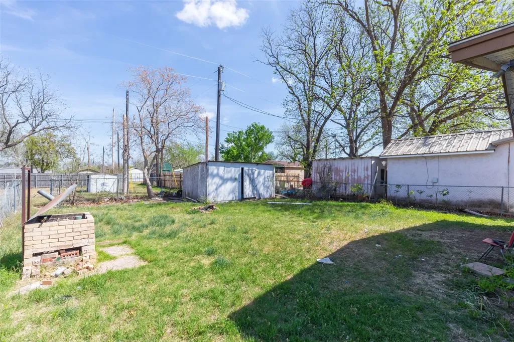 509 Scott Street Tye TX 79563