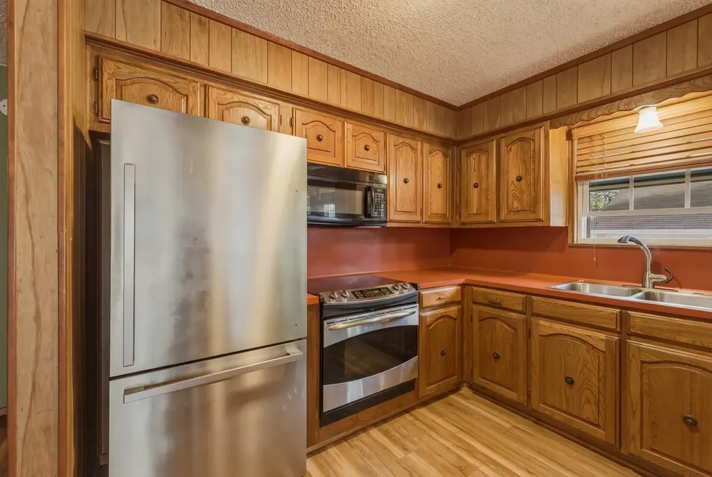 1048 W Holly Trail Hawkins TX 75765