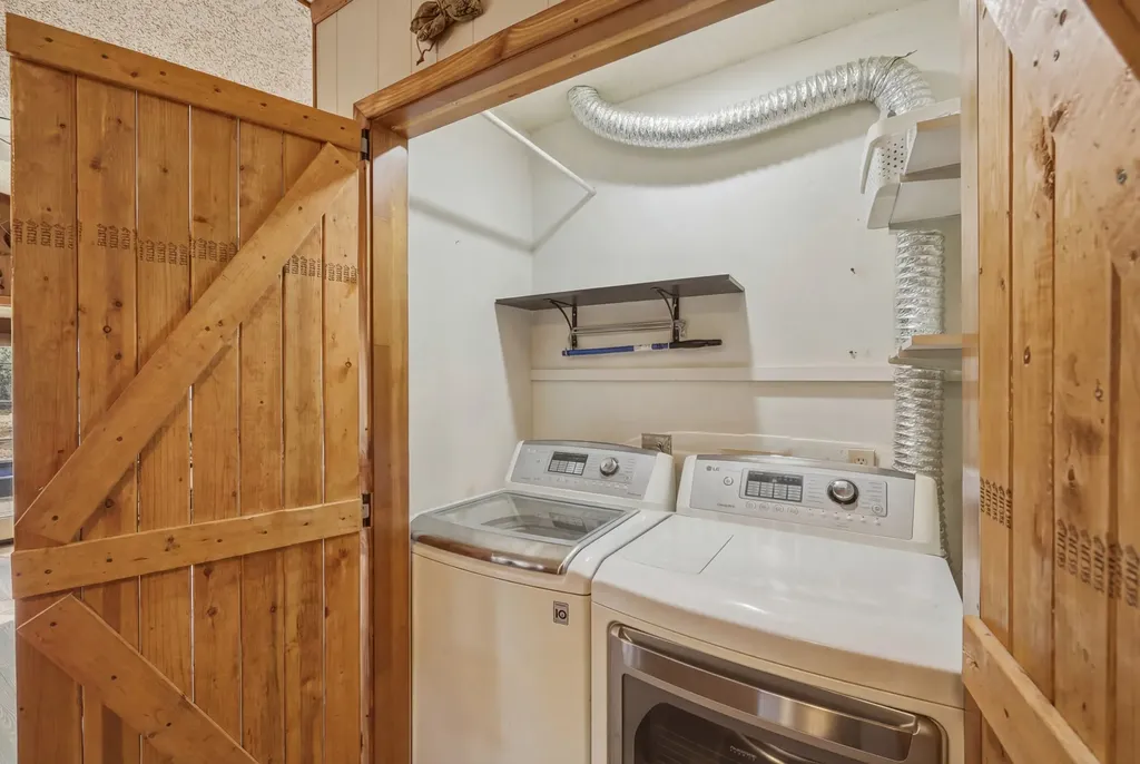 1048 W Holly Trail Hawkins TX 75765