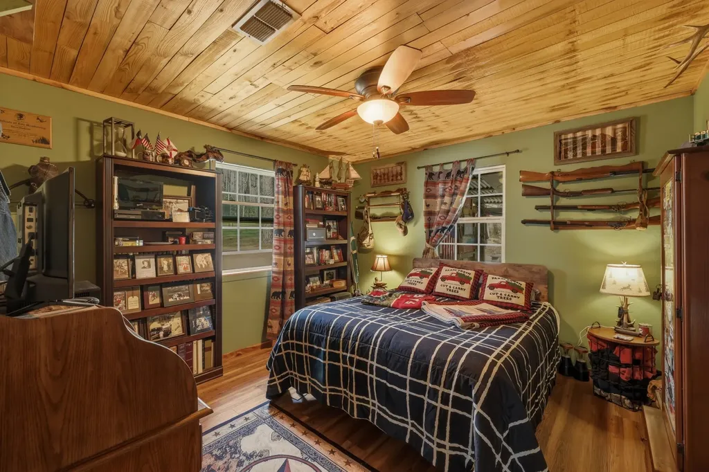 1048 W Holly Trail Hawkins TX 75765