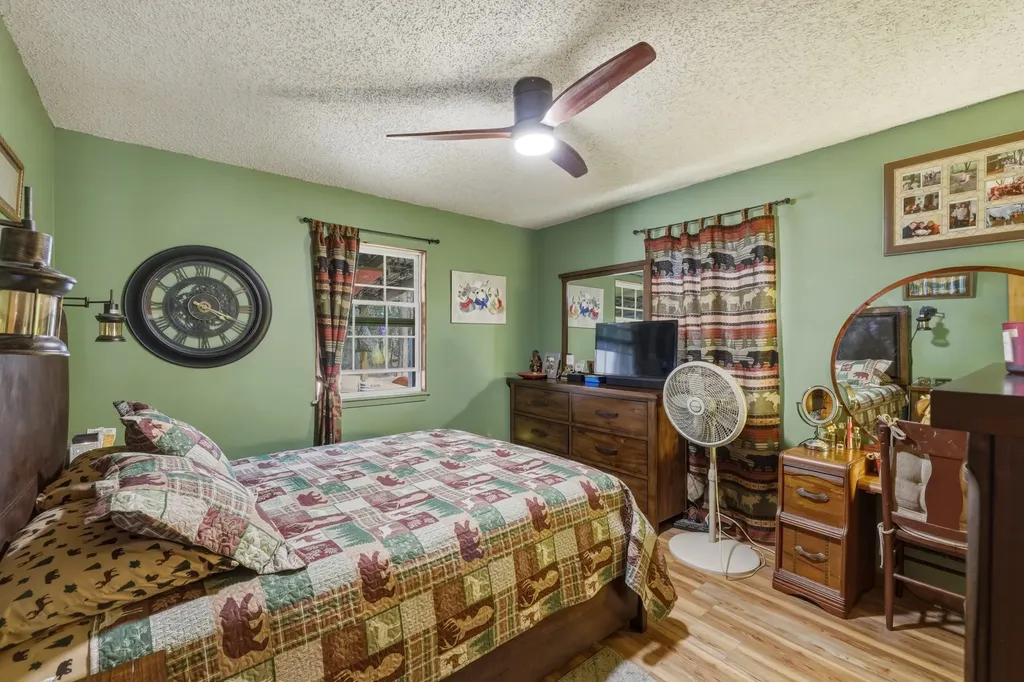 1048 W Holly Trail Hawkins TX 75765