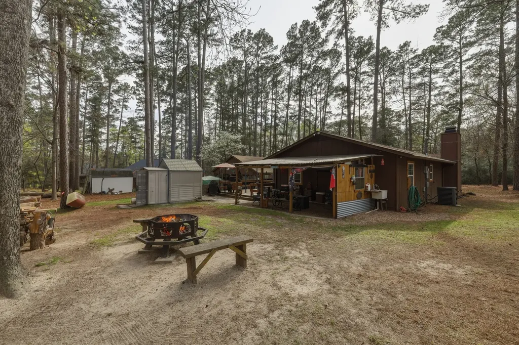1048 W Holly Trail Hawkins TX 75765