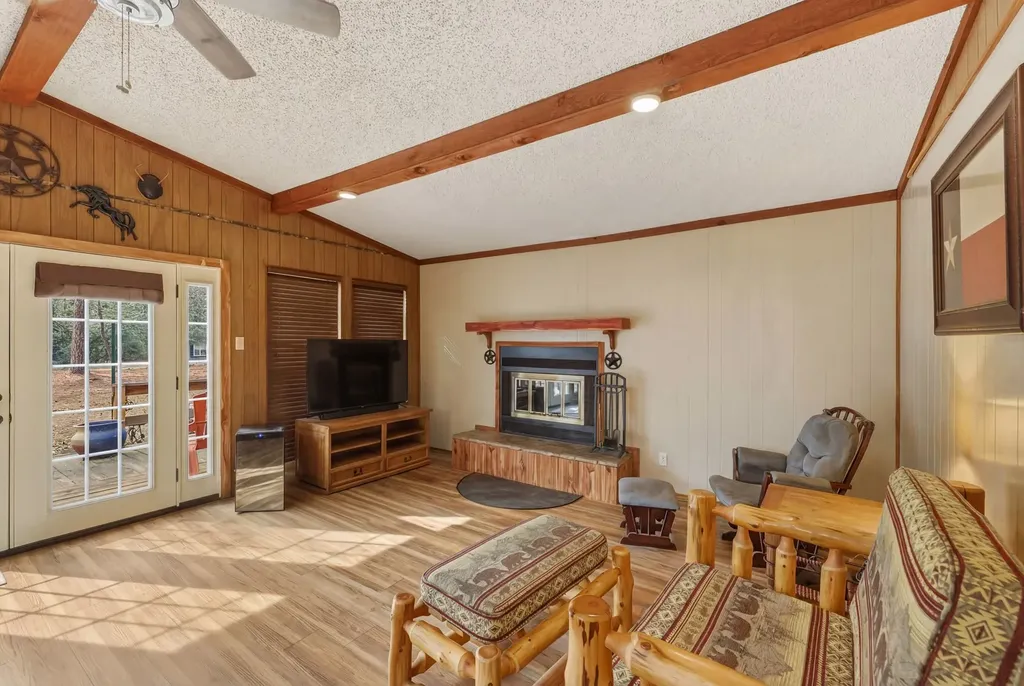 1048 W Holly Trail Hawkins TX 75765