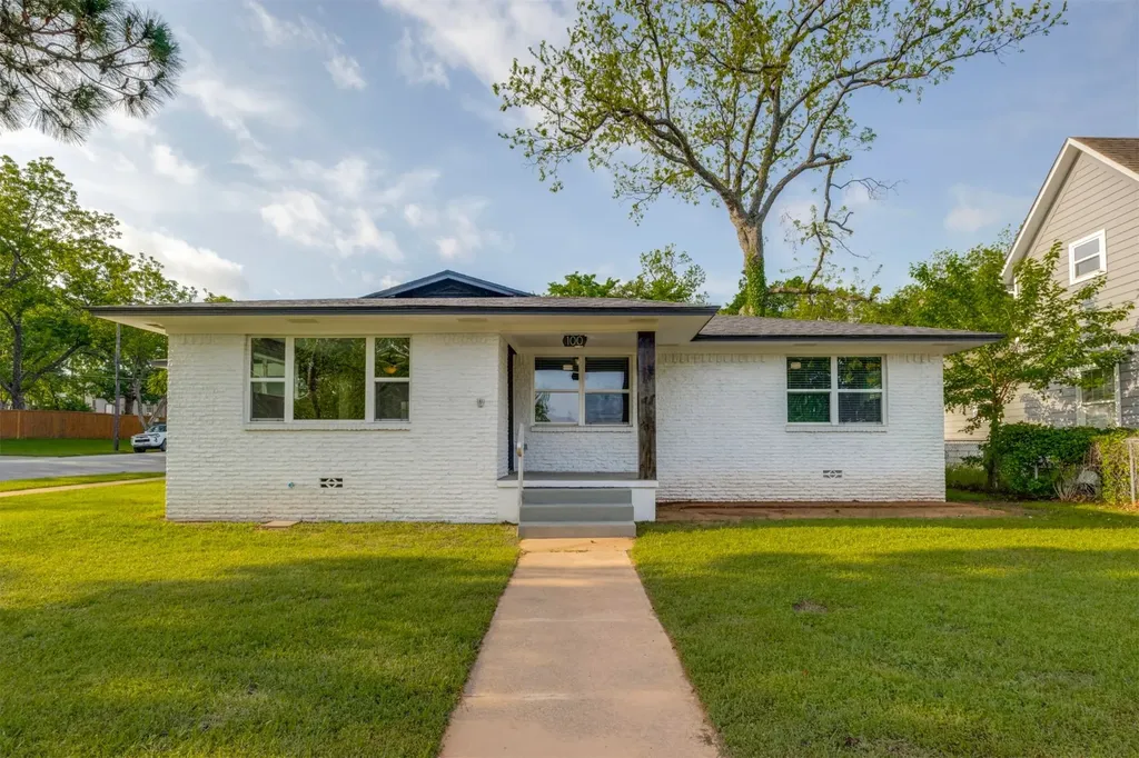 100 W Hull Street Denison TX 75021