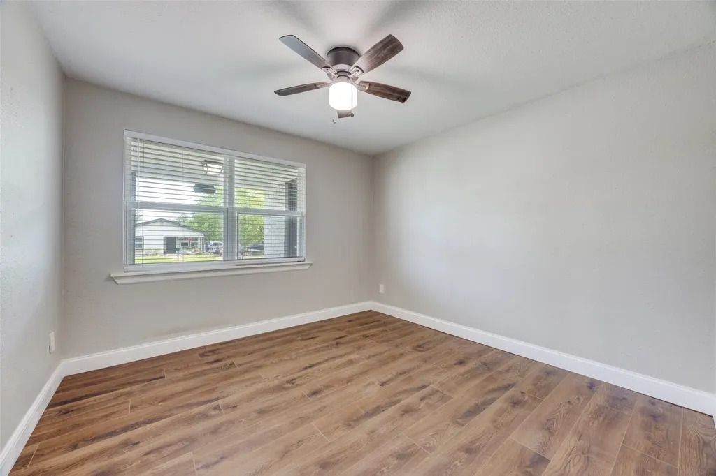 100 W Hull Street Denison TX 75021